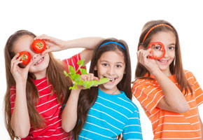 3 girls with healthy snacks